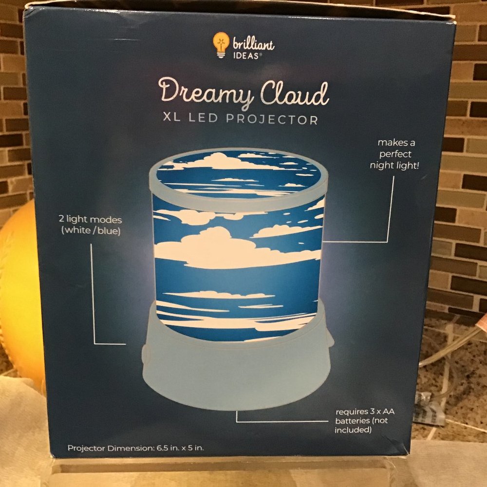 NIB Dreamy Ideas Dreamy Cloud XL Led Projector